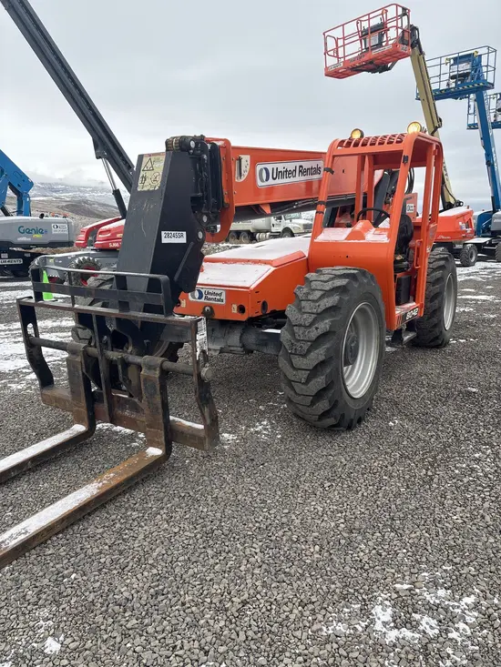 2017 SKYTRAK 8042 Forklift