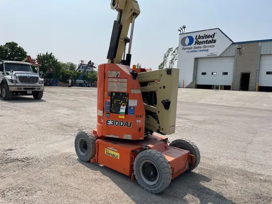 2015 JLG E300AJP Articulating Boom Lift