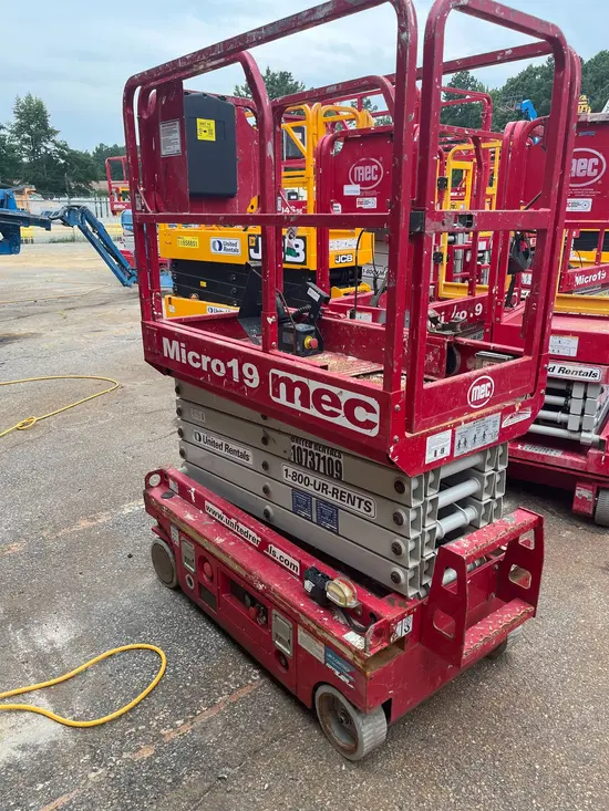 2018 MEC MICRO 19 Scissor Lift