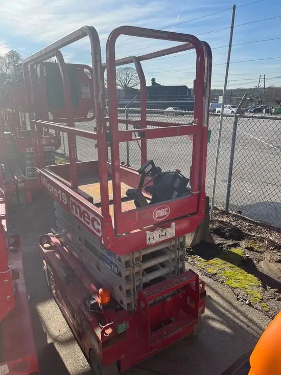2018 MEC MICRO 19 Scissor Lift