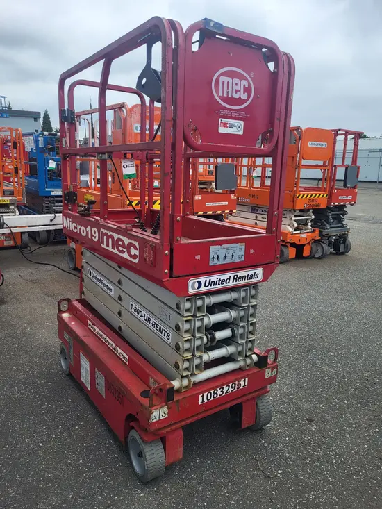 2018 MEC MICRO 19 Scissor Lift