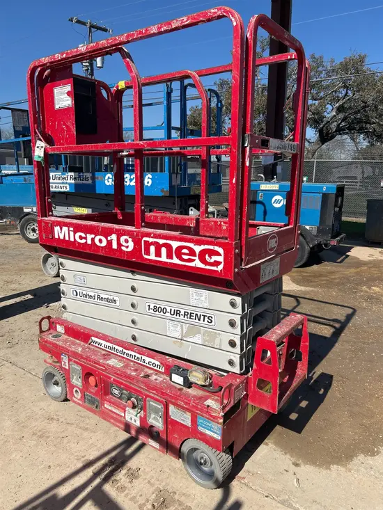 2018 MEC MICRO 19 Scissor Lift