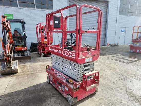 2018 MEC MICRO 19 Scissor Lift