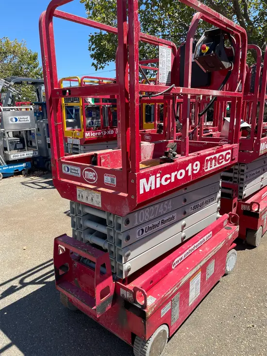 2018 MEC MICRO 19 Scissor Lift
