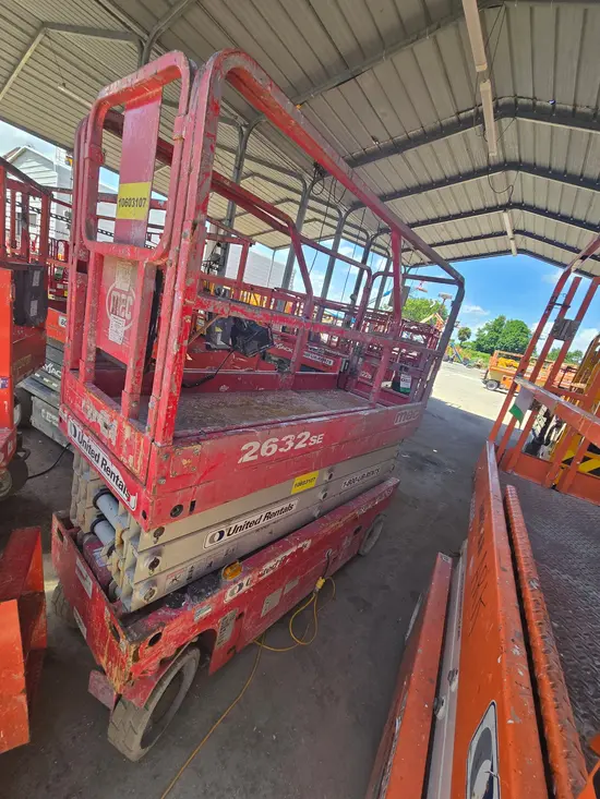 2017 MEC 2632SE Scissor Lift
