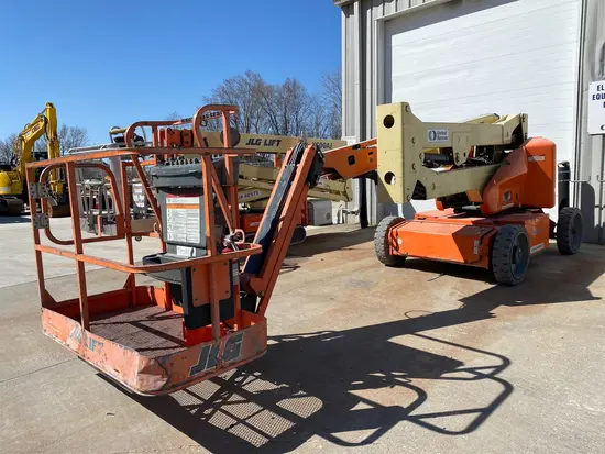 2016 JLG E450AJ Articulating Boom Lift