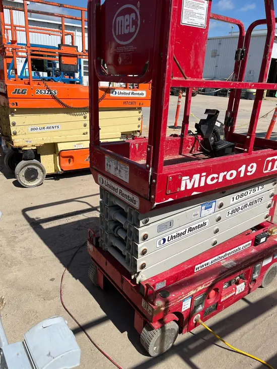 2018 MEC MICRO 19 Scissor Lift