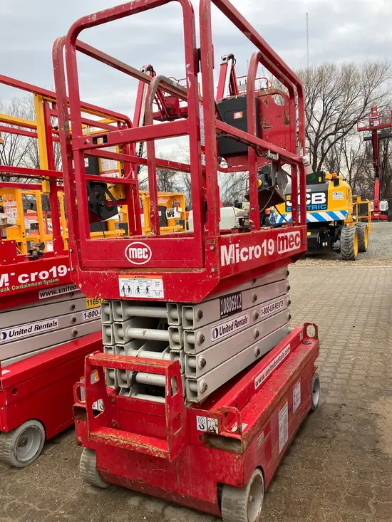 2018 MEC MICRO 19 Scissor Lift