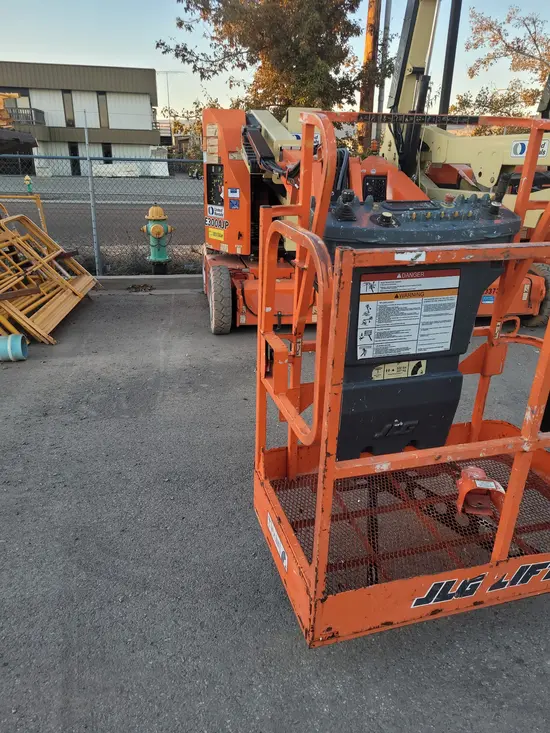2016 JLG E300AJP Articulating Boom Lift