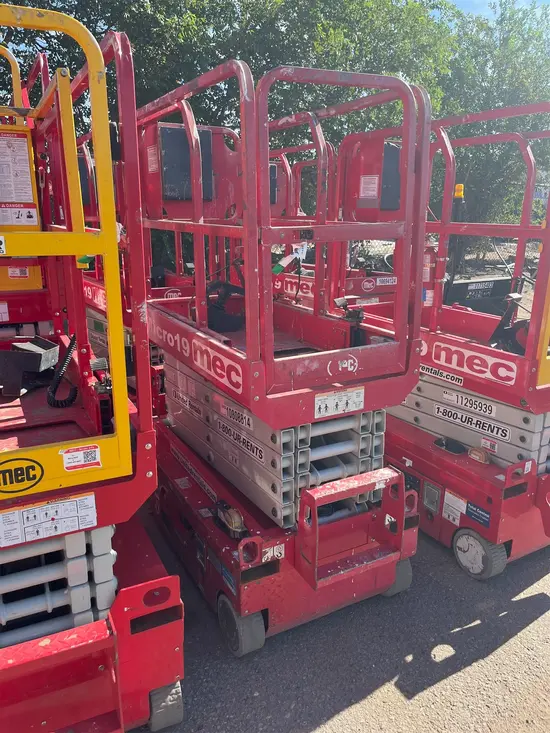 2018 MEC MICRO 19 Scissor Lift