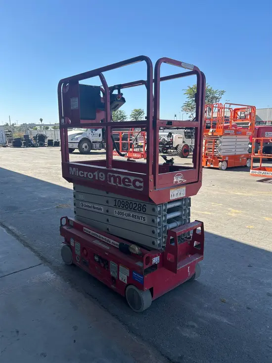 2019 MEC MICRO 19 Scissor Lift