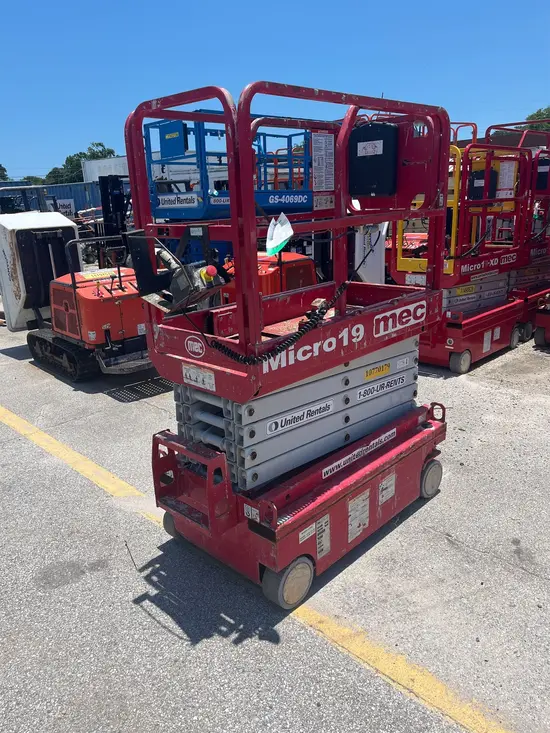 2018 MEC MICRO 19 Scissor Lift