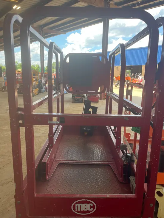 2018 MEC MICRO 19 Scissor Lift