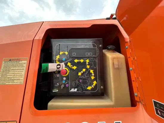 2017 JLG 800AJ Articulating Boom Lift