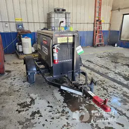 2021 Lincoln Electric VANTAGE 322 Welder