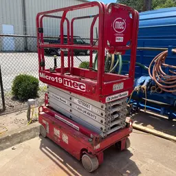 2018 MEC MICRO 19 Scissor Lift