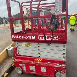 2018 MEC MICRO 19 Scissor Lift