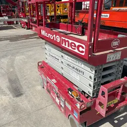 2018 MEC MICRO 19 Scissor Lift