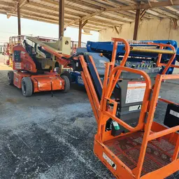 2017 JLG E400AJPN Articulating Boom Lift