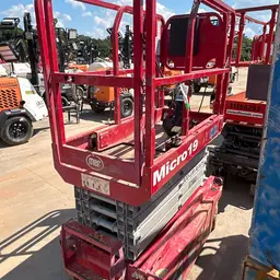2018 MEC MICRO 19 Scissor Lift