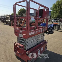 2019 MEC MICRO 19 Scissor Lift