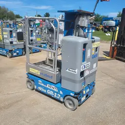 2018 Genie GR-12 Self-Propelled One-Person Lift