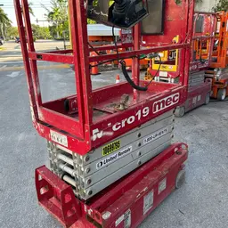 2017 MEC MICRO 19 Scissor Lift