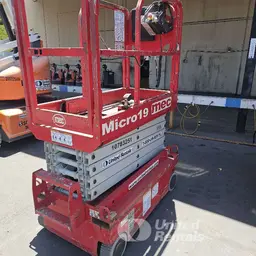 2018 MEC MICRO 19 Scissor Lift