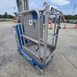 2016 Genie GR-20 Self-Propelled One-Person Lift