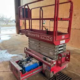 2018 MEC MICRO 19 Scissor Lift