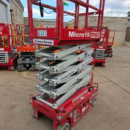 2018 MEC MICRO 19 Scissor Lift