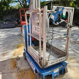 2017 Genie GR-20 Self-Propelled One-Person Lift