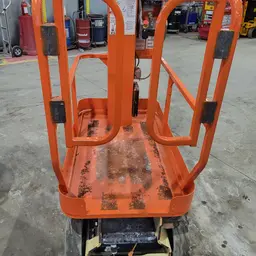 2015 JLG 1230ES Self-Propelled One-Person Lift