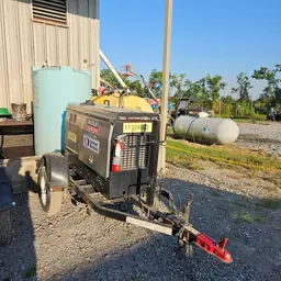 2021 Lincoln Electric VANTAGE 322 Welder
