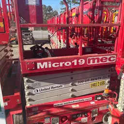 2018 MEC MICRO 19 Scissor Lift